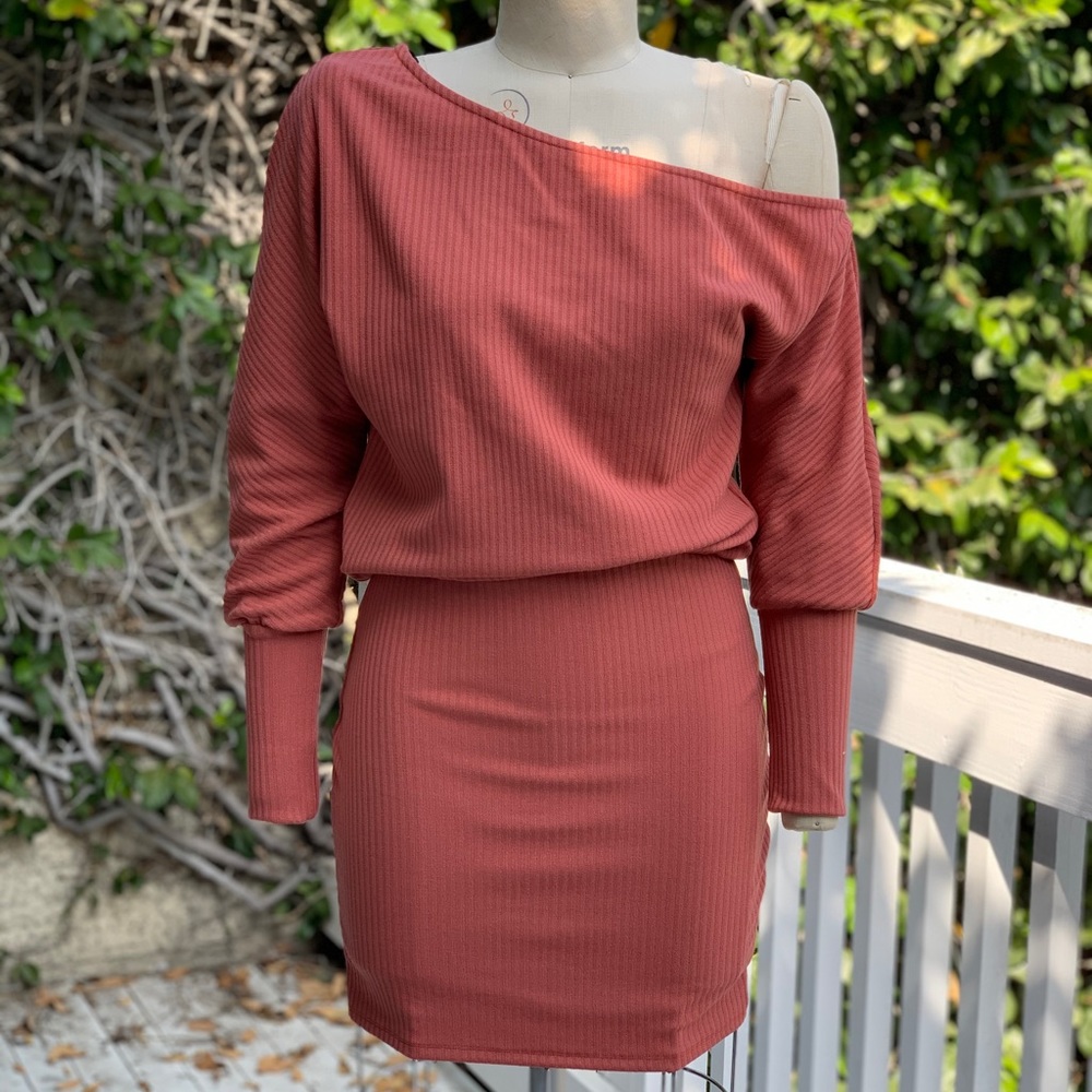 End of year sale✨BEBE OFF SHOULDER KNIT RIB DRESS - Picture 2 of 5
